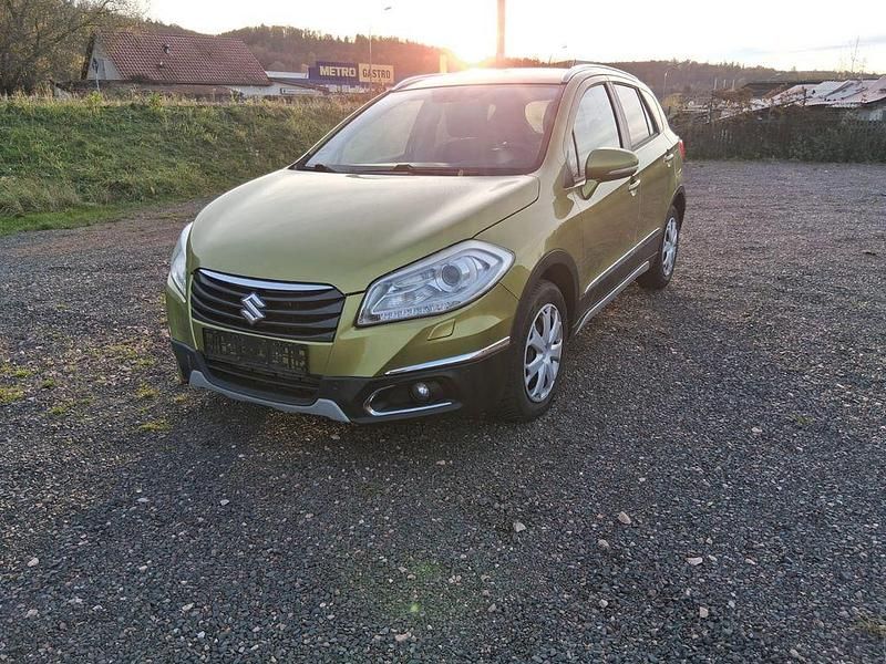 Grün Gebraucht 2014 Suzuki SX4 S-Cross Comfort+ Van / Kleinbus | 5.990 € (Fairer Preis) - Bild 1/4