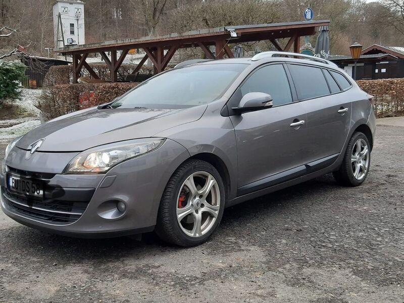 Silber Gebraucht 2012 Renault Mégane III Luxe Limousine | 7.499 € (Fairer Preis) - Bild 1/4