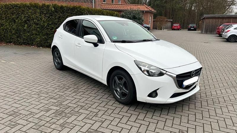 Weiß Gebraucht 2017 Mazda 2 Nakama Limousine | 6.800 € (Guter Preis) - Bild 1/4