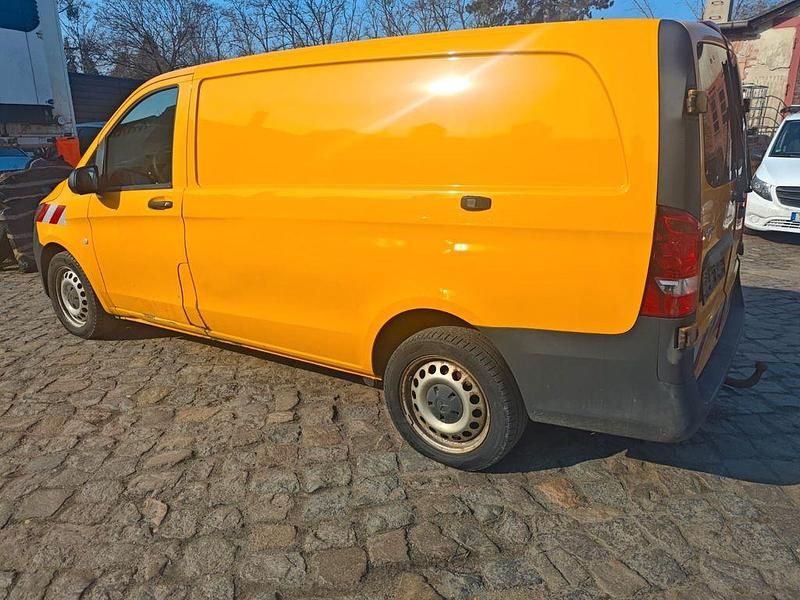 Gebraucht Mercedes Vito 163 PS (119 kW) 2018 Gelb Van