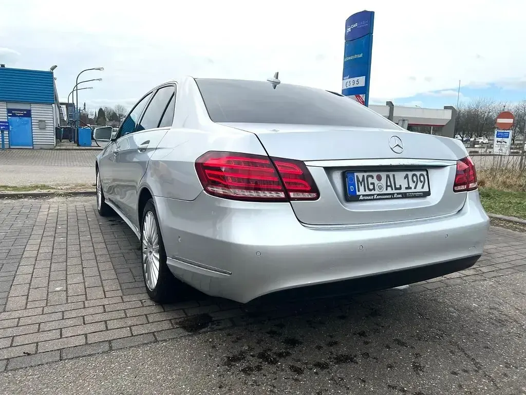 Gebraucht Mercedes E200 Elegance 136 PS (100 kW) 2015 Silber Limousine