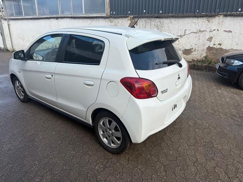 Weiß Gebraucht 2015 Mitsubishi Space Star Top Kleinwagen | 7.000 € (Etwas zu teuer) - Bild 1/4