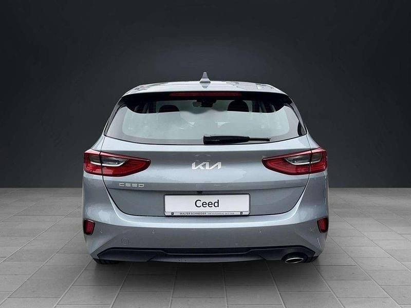 Gebraucht Kia Ceed Vision 101 PS (74 kW) 2025 Lunar silver met. Kleinwagen