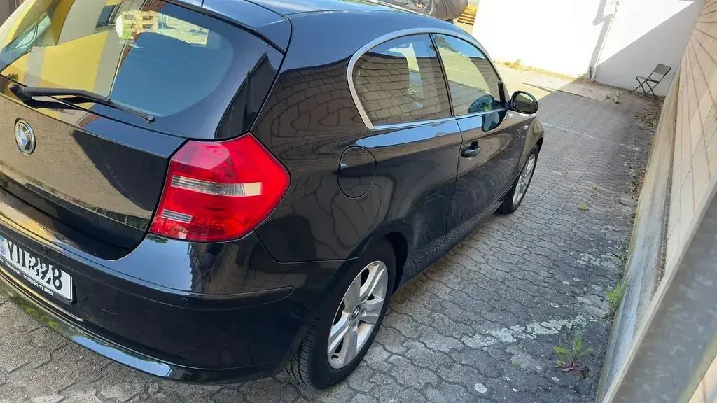 Gebraucht BMW 116 122 PS (89 kW) 2008 Schwarz Kleinwagen