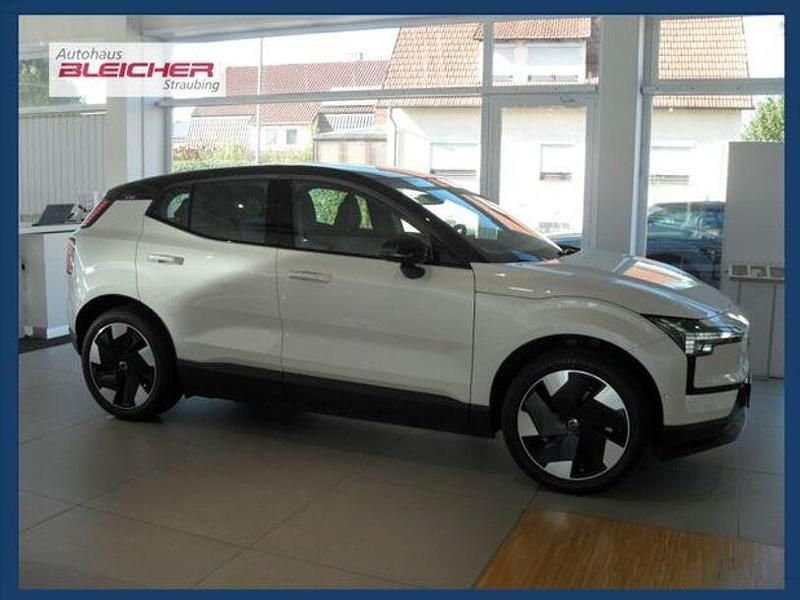 Crystal white pearl Gebraucht 2024 Volvo EX30 Ultra SUV | 37.420 € (Etwas zu teuer) - Bild 1/4
