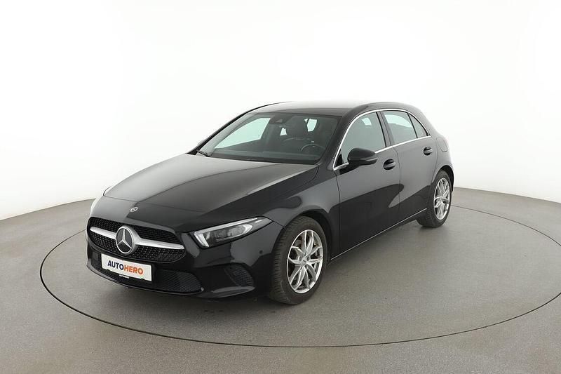 Schwarz Gebraucht 2020 Mercedes A200 Limousine | 20.580 € (Fairer Preis) - Bild 1/3