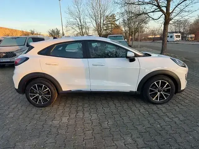 Używany Ford Puma Titanium 120 KM (88 kW) 2021 Biały Sedan/Limuzyna
