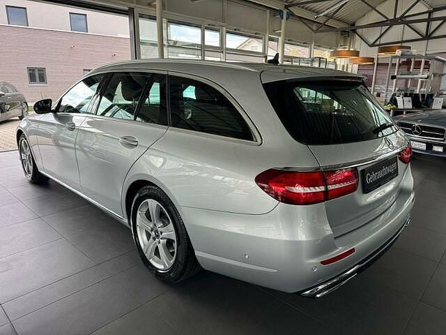 Gebraucht Mercedes E220 Avantgarde 194 PS (142 kW) 2018 Iridiumsilber  metalliclack Kombi