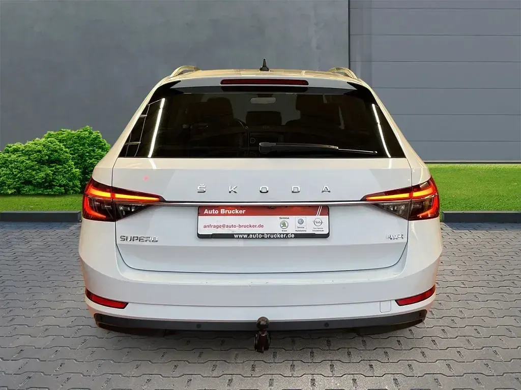 Gebraucht Skoda Superb Style 200 PS (147 kW) 2022 Weiss Kombi