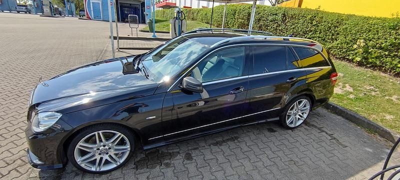 Gebraucht Mercedes E300 AMG 231 PS (169 kW) 2011 Schwarz Kombi