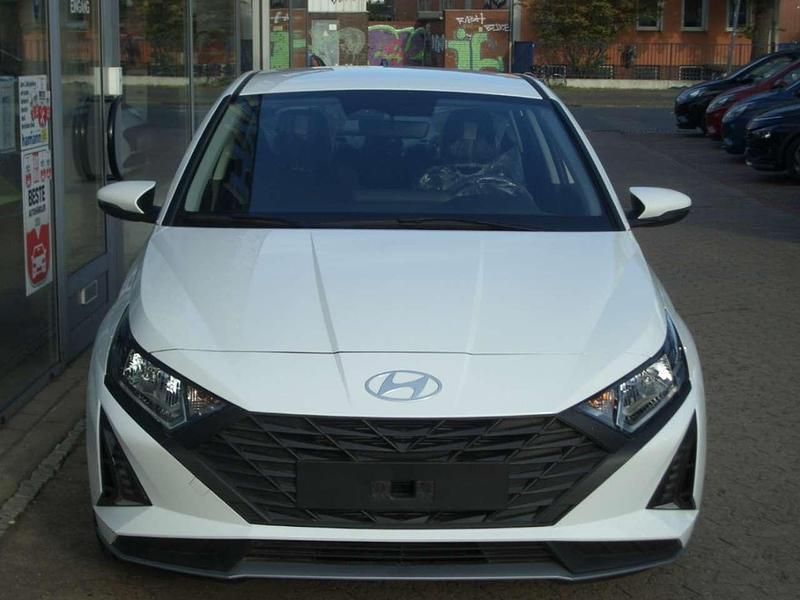 Gebraucht Hyundai i20 Select 79 PS (58 kW) 2025 Atlas white SUV