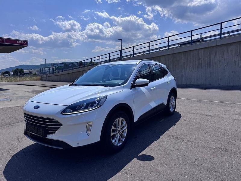 Weiß Gebraucht 2022 Ford Kuga Titanium SUV | 20.500 € (Fairer Preis) - Bild 1/4