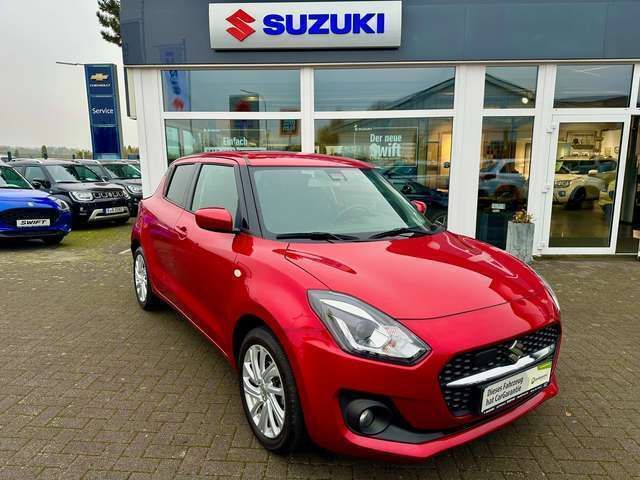 Burning red pearl (metallic) Gebraucht 2021 Suzuki Swift Comfort Limousine | 13.600 € (Fairer Preis) - Bild 1/4