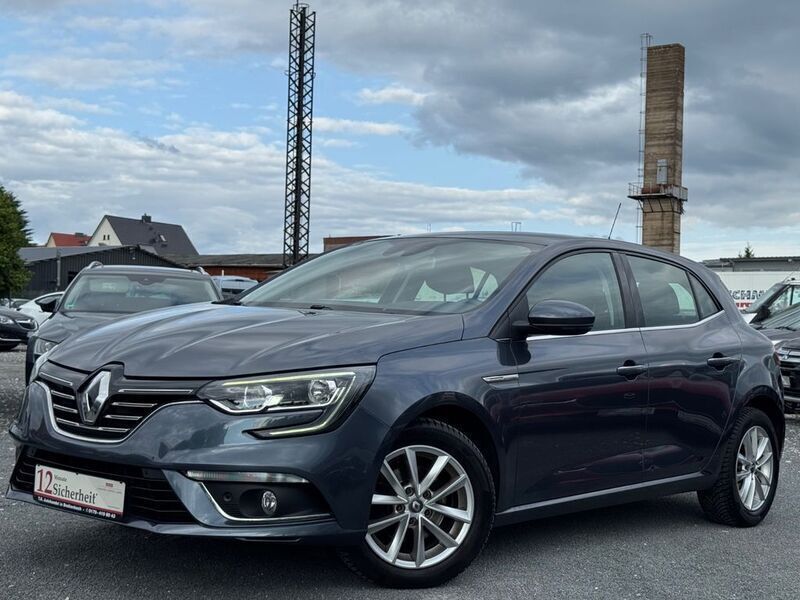 Grau Gebraucht 2016 Renault Mégane IV Intens Limousine | 10.499 € (Guter Preis) - Bild 1/4