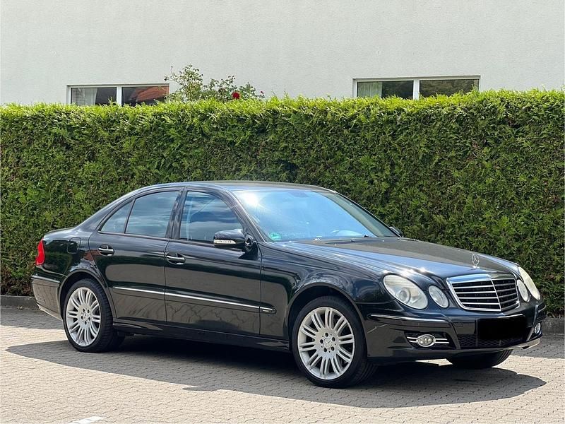 Schwarz Gebraucht 2006 Mercedes E280 Avantgarde Limousine | 4.750 € (Fairer Preis) - Bild 1/4