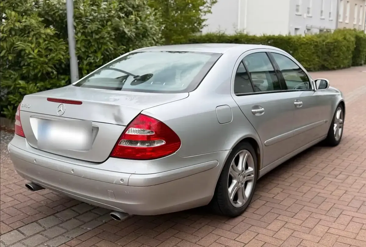 Gebraucht Mercedes E240 177 PS (130 kW) 2004 Silber Limousine
