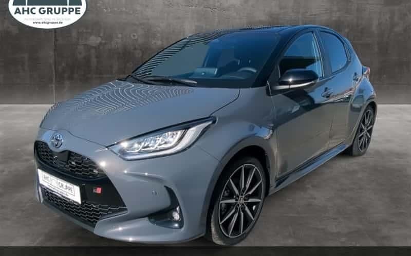 Grau Gebraucht 2025 Toyota Yaris Hybrid Sport Limousine | 29.990 € (Fairer Preis) - Bild 1/4