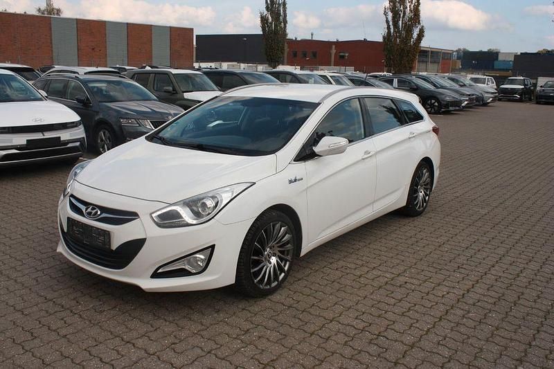 Weiß Gebraucht 2015 Hyundai i40 Comfort Kombi | 6.300 € (Superpreis) - Bild 1/4