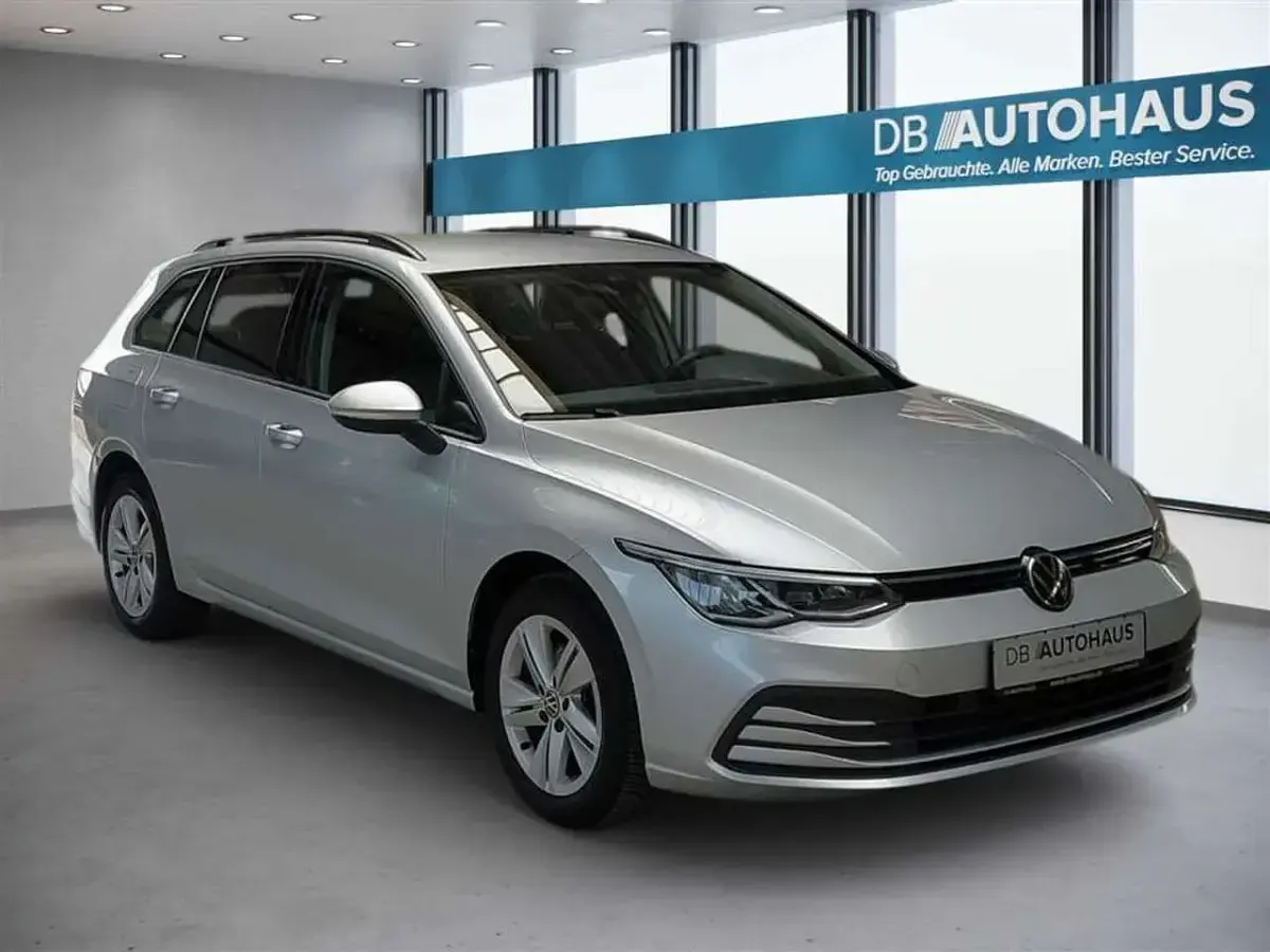 Gebraucht VW Golf VIII Life 110 PS (80 kW) 2023 Silber Kombi