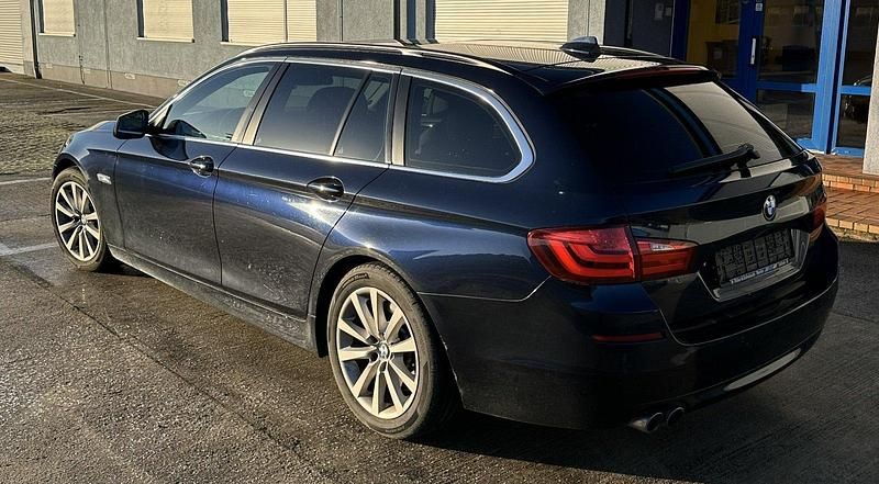 Gebraucht BMW 530 258 PS (189 kW) 2011 Blau Kombi