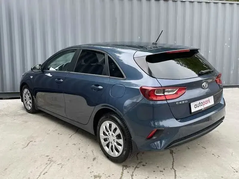 Używany Kia Ceed LX 120 KM (88 kW) 2020 Niebieski Hatchback