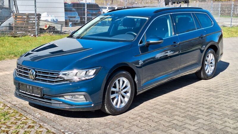 Blau Gebraucht 2021 VW Passat Business Kombi | 17.550 € (Fairer Preis) - Bild 1/4