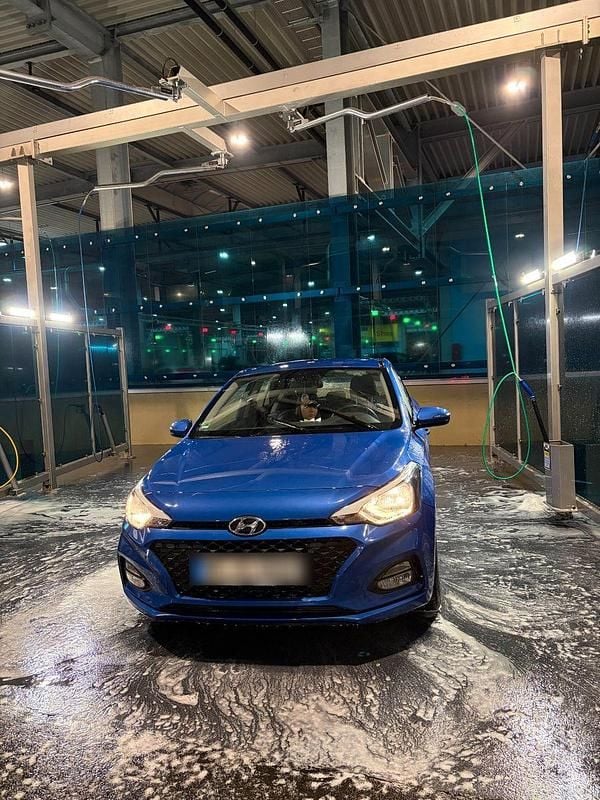 Gebraucht Hyundai i20 Select 75 PS (55 kW) 2019 Blau Kleinwagen