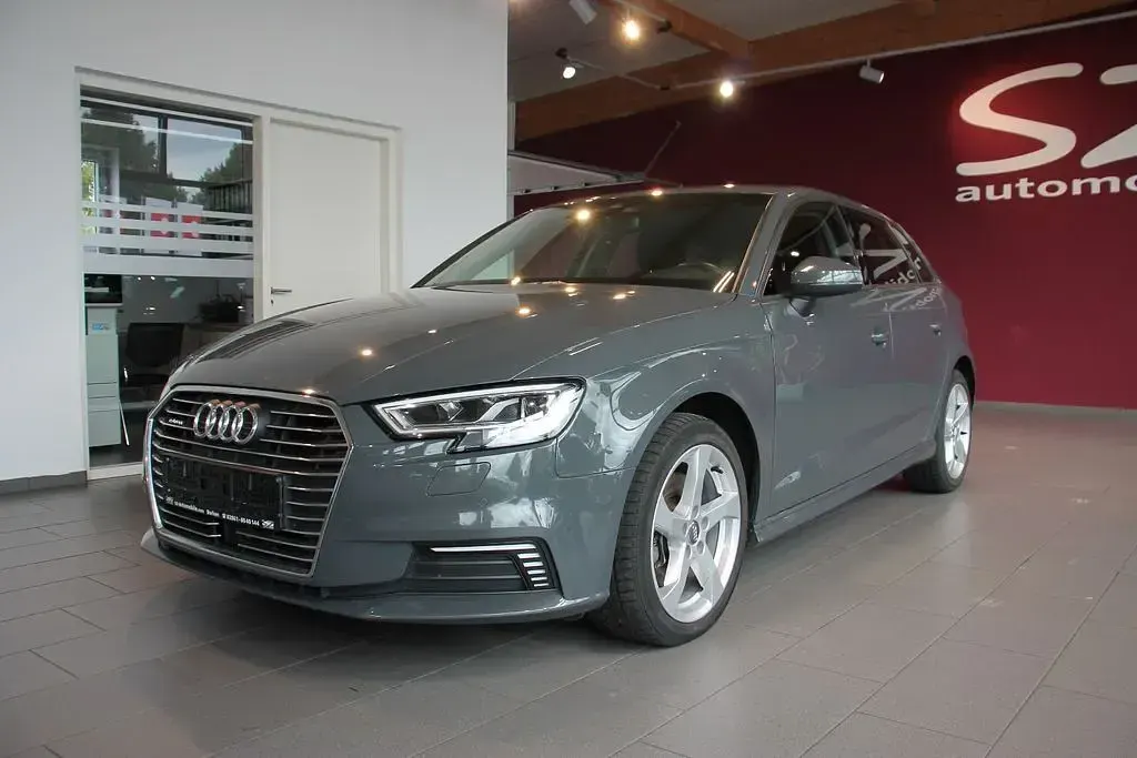 Gebraucht Audi A3 Sport 150 PS (110 kW) 2020 Nanograu Limousine