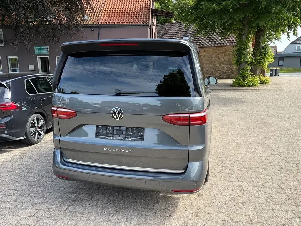 Neu VW Multivan Style 150 PS (110 kW) 2026 Grau Van / Kleinbus