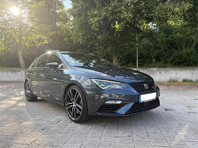 Grau Gebraucht 2020 Cupra Leon Kombi | 21.000 € (Guter Preis) - Bild 1/4