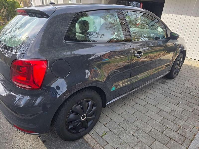 Gebraucht VW Polo Comfortline 60 PS (44 kW) 2017 Grau Limousine