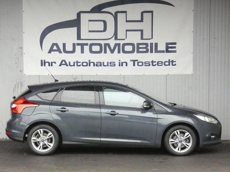 Gebraucht Ford Focus 125 PS (91 kW) 2014 Grau Limousine