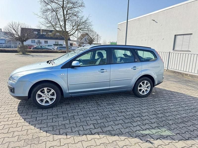 Gebraucht Ford Focus Ghia 101 PS (74 kW) 2006 Silber Kombi