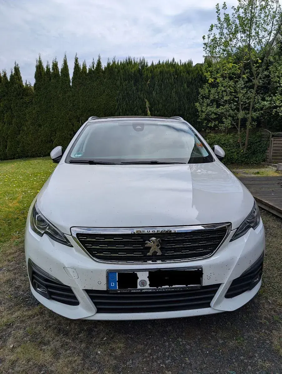 Gebraucht Peugeot 308 Allure 150 PS (110 kW) 2017 Weiß Kombi