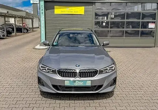 Gebraucht BMW 320 Shadowline 190 PS (139 kW) 2023 Skyscraper grau metallic Kombi