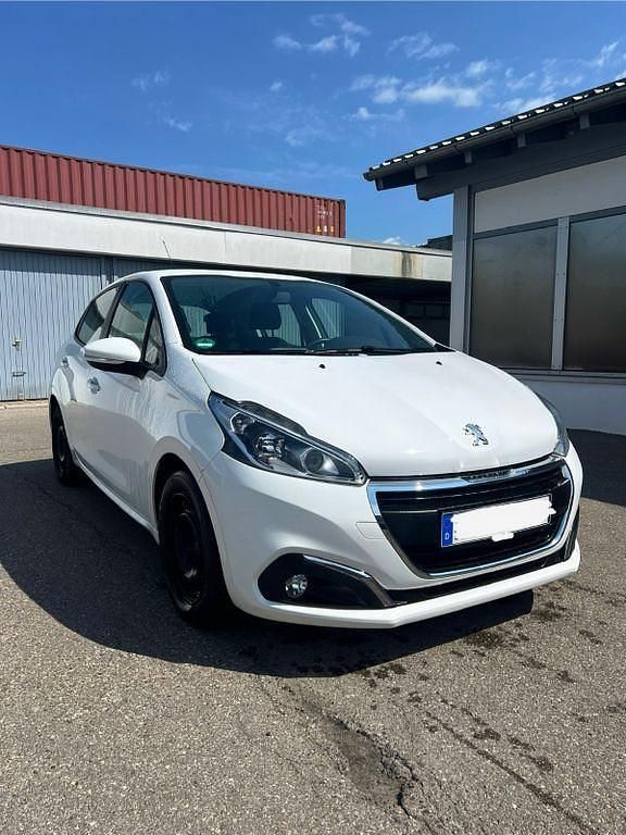 Weiß Gebraucht 2015 Peugeot 208 Active Kleinwagen | 4.300 € (Guter Preis) - Bild 1/4
