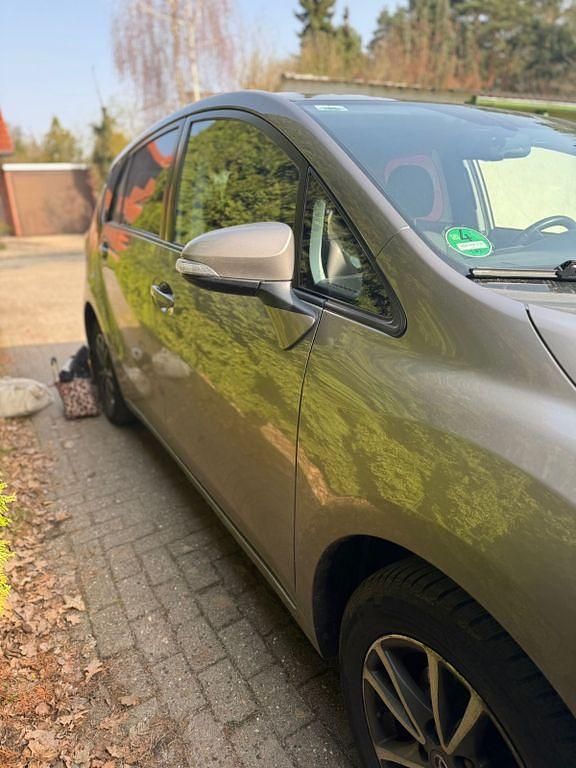 Gebraucht Toyota Verso Skyview Edition 111 PS (81 kW) 2015 Andere farben Van / Kleinbus