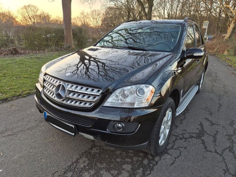 Schwarz Gebraucht 2006 Mercedes ML350 SUV | 7.499 € (Superpreis) - Bild 1/4