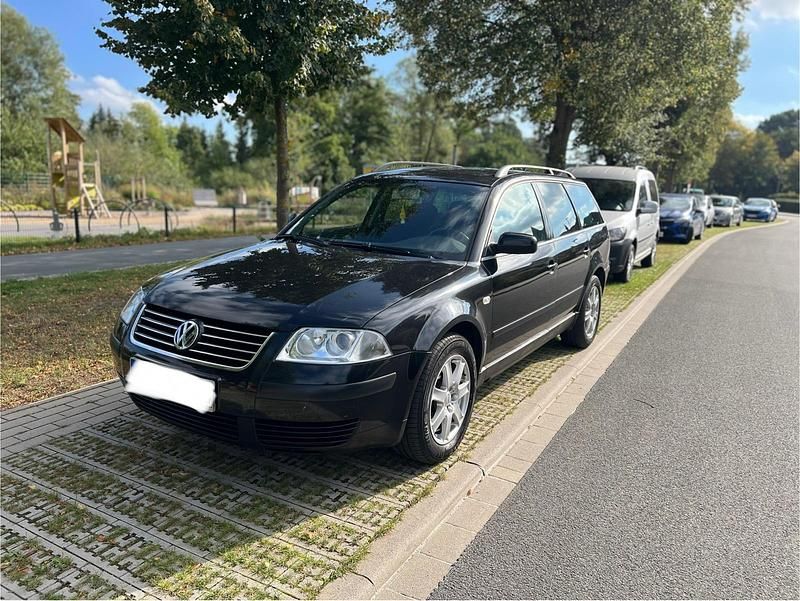 Schwarz Gebraucht 2002 VW Passat Kombi | 2.300 € (Etwas zu teuer) - Bild 1/4