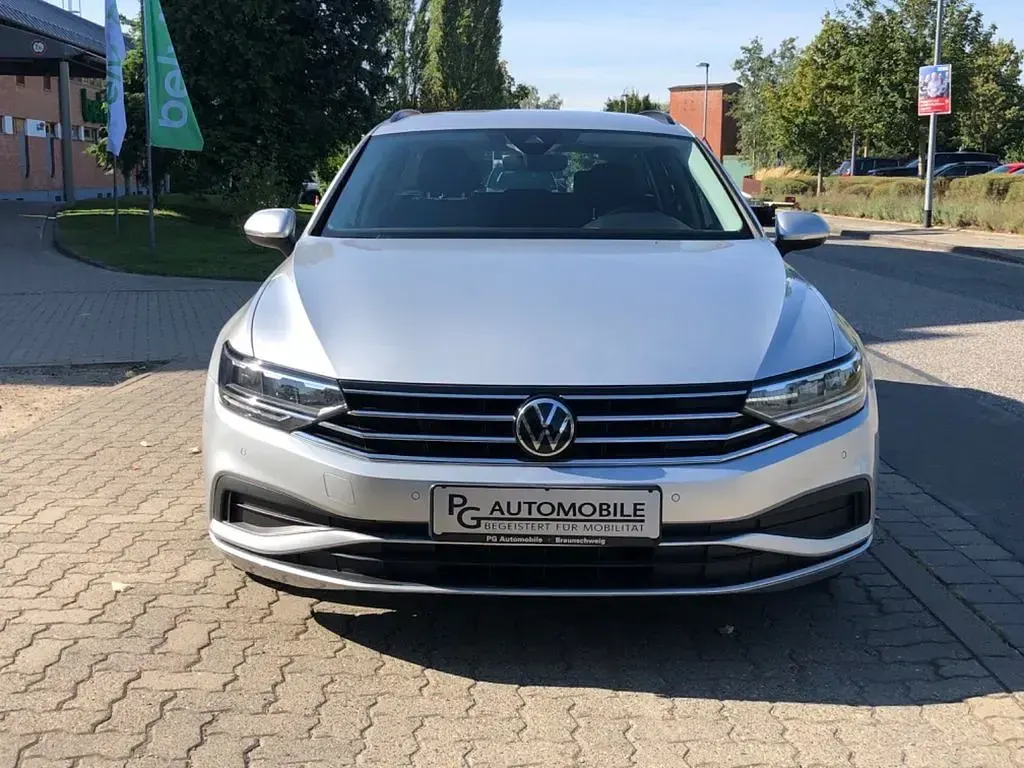 Gebraucht VW Passat 122 PS (89 kW) 2021 Silber Kombi