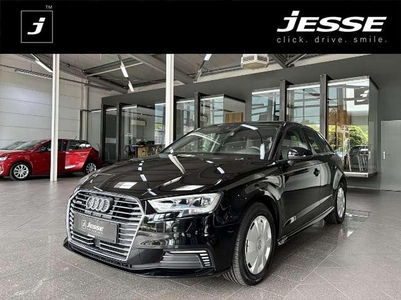 Brillantschwarz Gebraucht 2020 Audi A3 Sportback e-tron Advanced Limousine | 17.490 € (Superpreis) - Bild 1/4