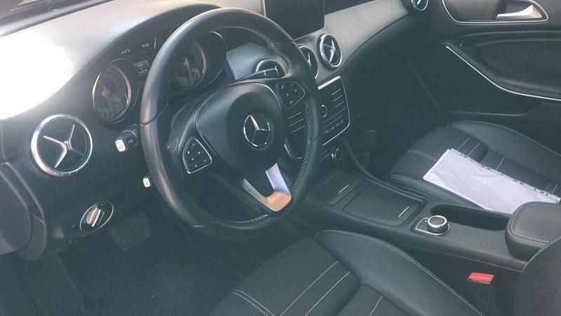 Schwarz Gebraucht 2016 Mercedes CLA220 Limousine | 16.600 € (Fairer Preis) - Bild 1/4