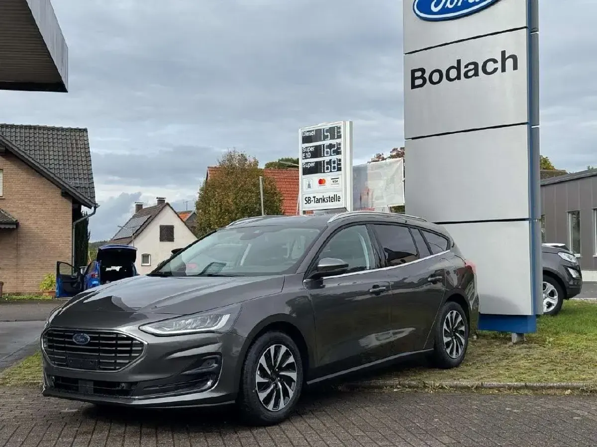 Nowe Ford Focus Titanium 125 KM (91 kW) 2026 Szary Kombi