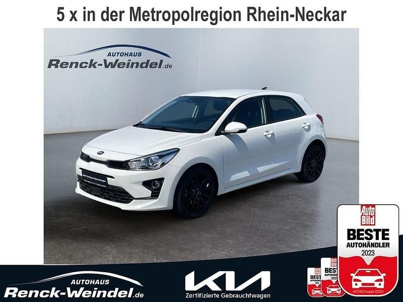 Weiß Gebraucht 2022 Kia Rio Vision Limousine | 16.489 € (Fairer Preis) - Bild 1/4