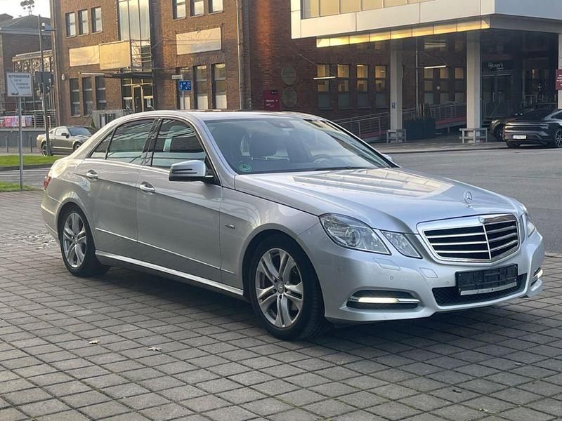 Gebraucht Mercedes E200 136 PS (100 kW) 2011 Silber Limousine