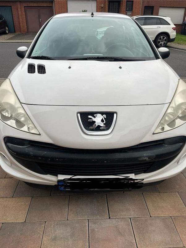 Weiß Gebraucht 2011 Peugeot 206 Kleinwagen | 3.450 € (Etwas zu teuer) - Bild 1/4