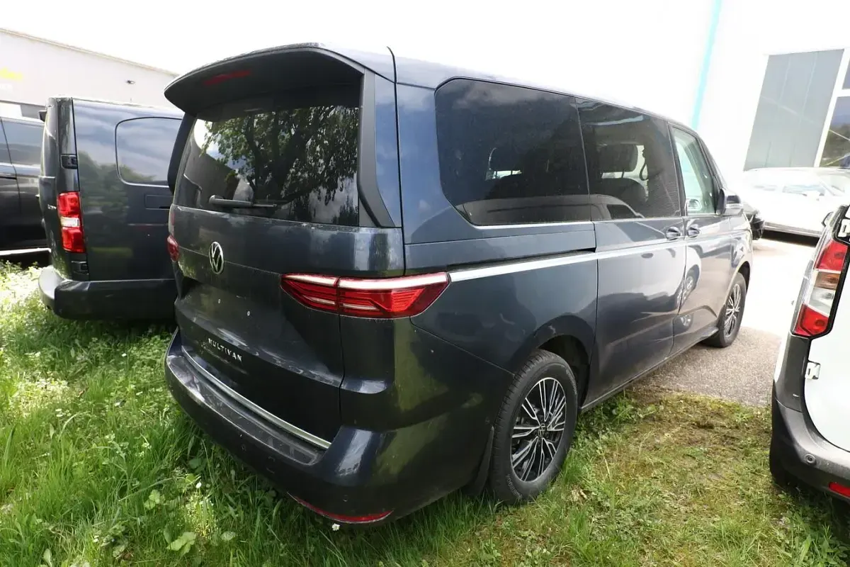 Neu VW Multivan Style 150 PS (110 kW) 2026 Starlight blue metallic Van / Kleinbus