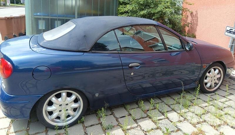 Blau Gebraucht 1999 Renault Mégane Coupé Expression Coupé | 1.499 € - Bild 1/4