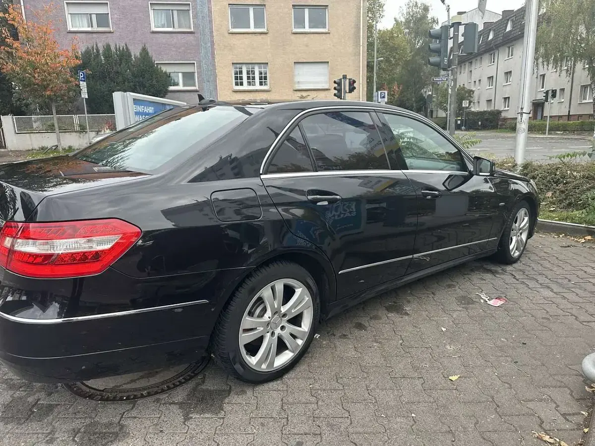 Gebraucht Mercedes E220 Avantgarde 170 PS (125 kW) 2009 Limousine