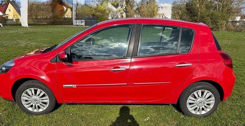 Gebraucht Renault Clio II Expression 75 PS (55 kW) 2009 Rot Limousine